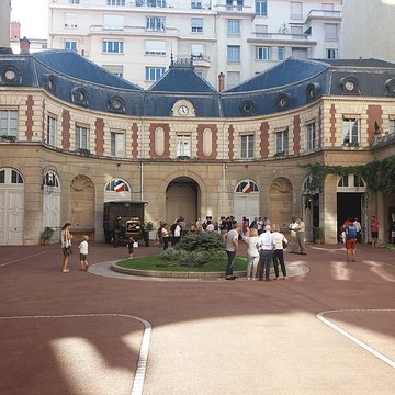 Hôtel dit du Gouverneur Militaire de Lyon, ancien hôtel particulier des barons Vitta