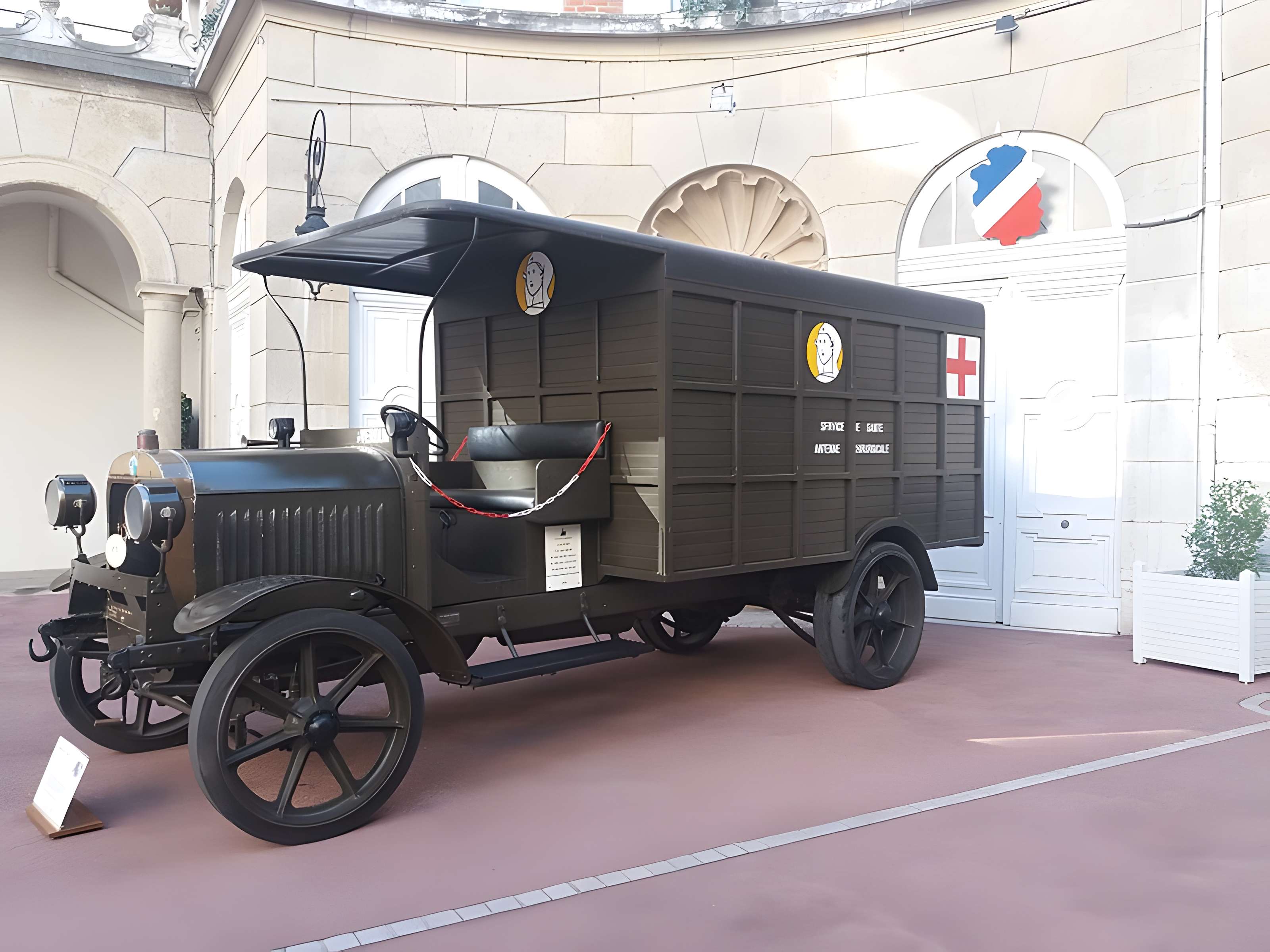 Hôtel dit du Gouverneur Militaire de Lyon, ancien hôtel particulier des barons Vitta
