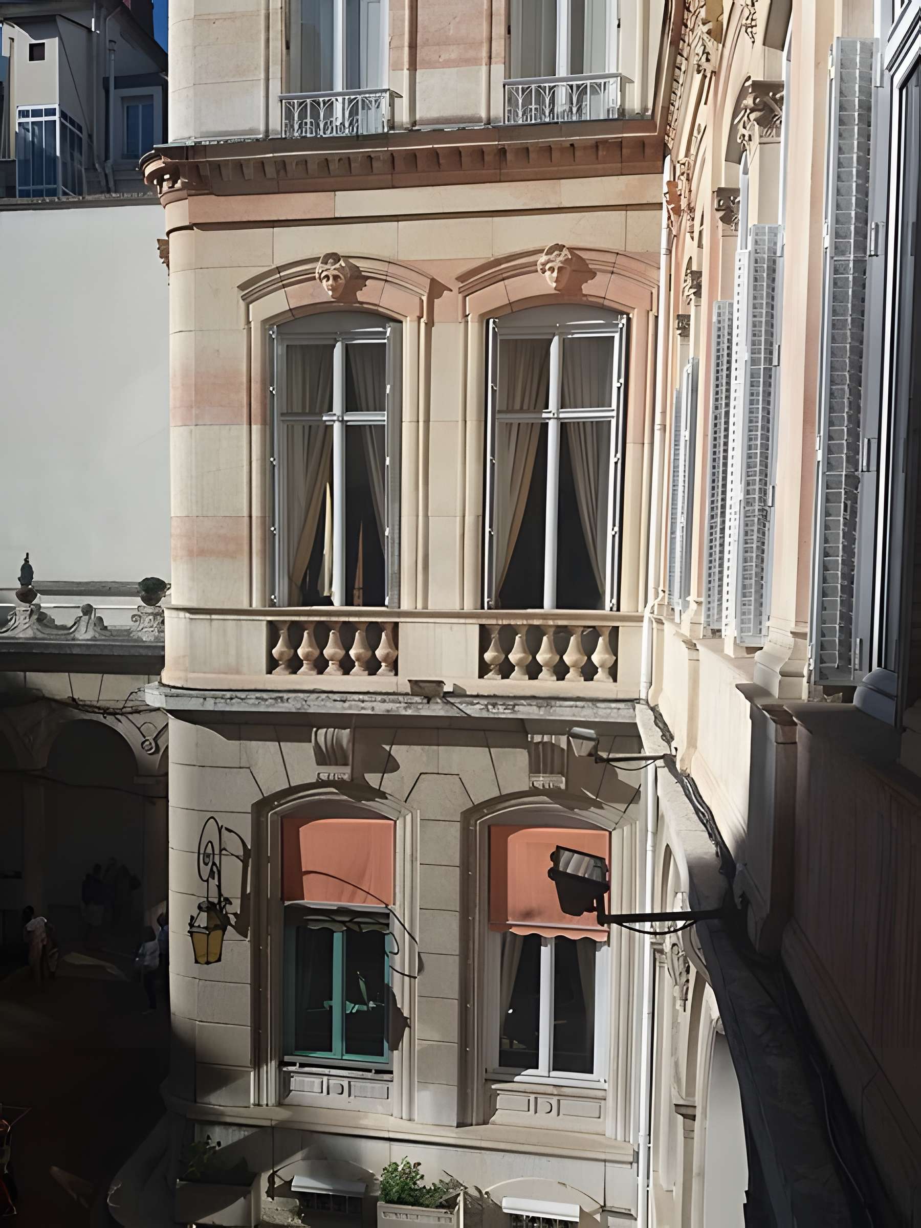 Hôtel dit du Gouverneur Militaire de Lyon, ancien hôtel particulier des barons Vitta
