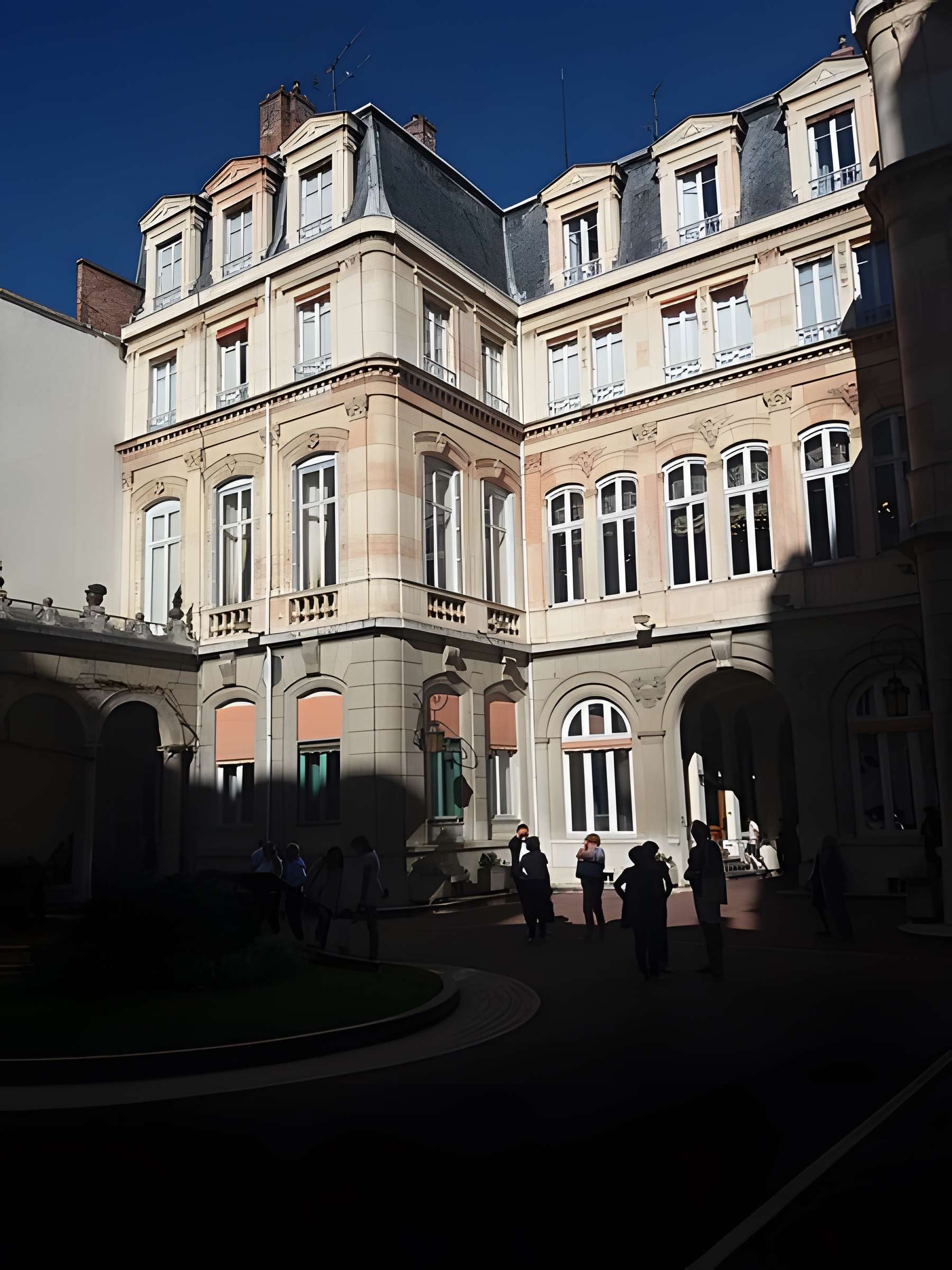 Hôtel dit du Gouverneur Militaire de Lyon, ancien hôtel particulier des barons Vitta