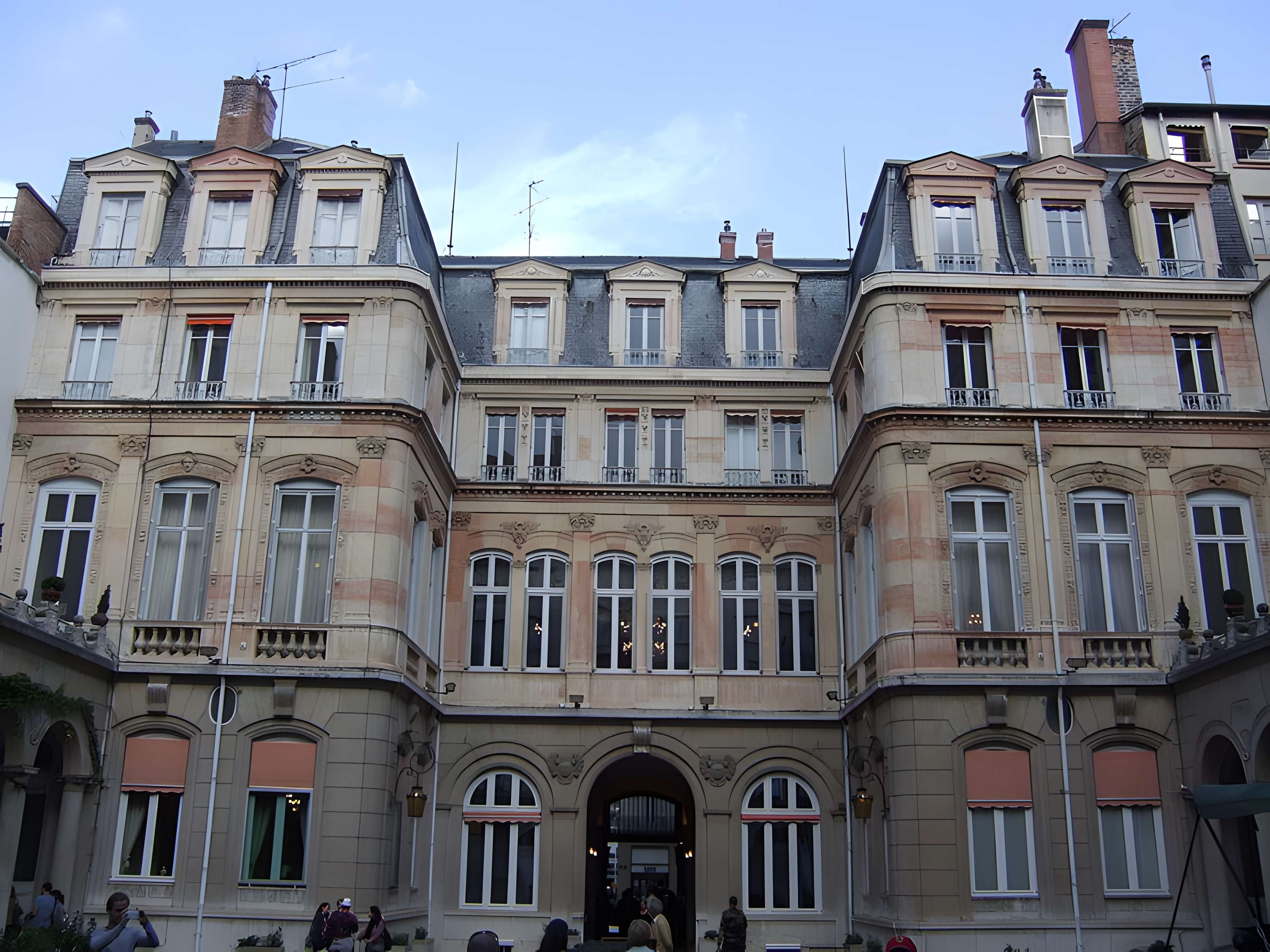 Hôtel dit du Gouverneur Militaire de Lyon, ancien hôtel particulier des barons Vitta