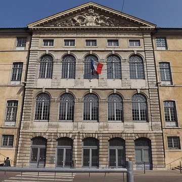Immeuble dit Les Greniers dAbondance, actuellement siège de la DRAC Direction régionale des affaires culturelles