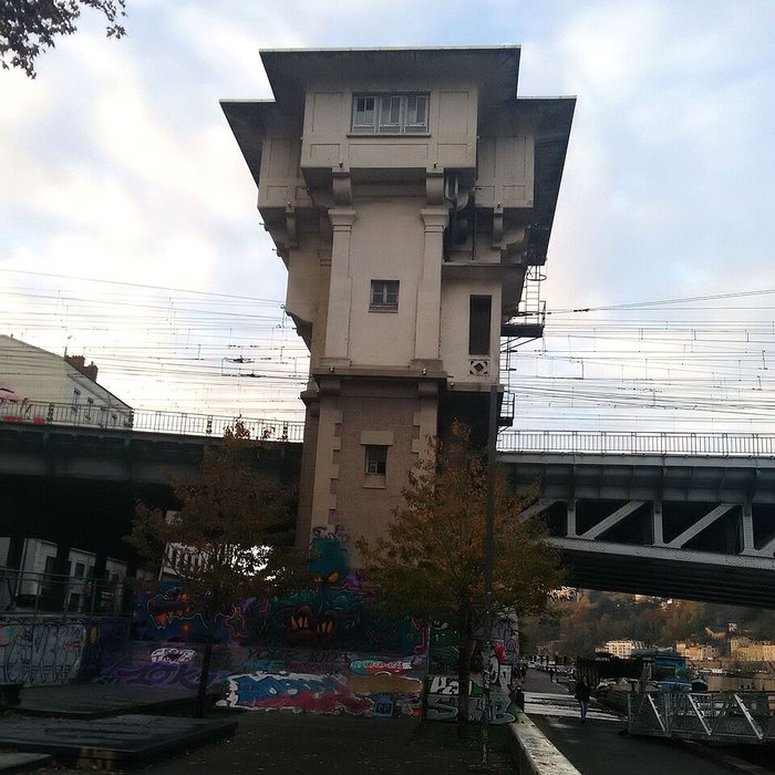 Photo de Poste d’aiguillage n 1 de la gare de Lyon-Perrache