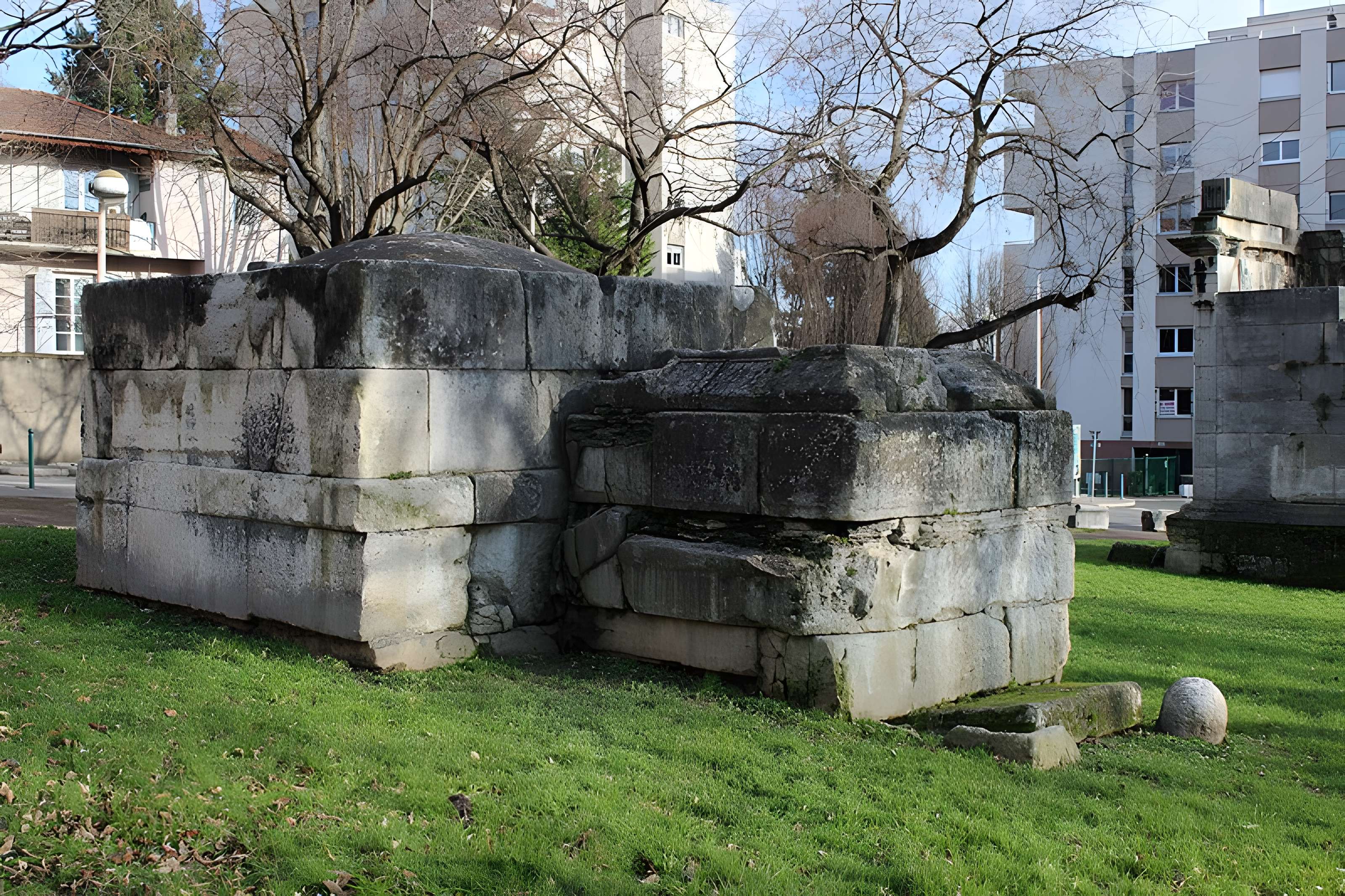 Tombeaux romains de Trion