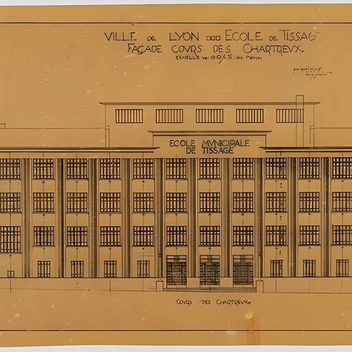 Photo de Ex scuola di tessitura, attualmente insegnamento liceo tecnico