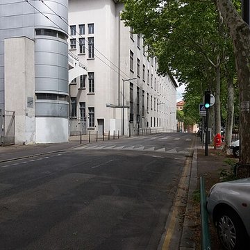 Ancienne école de tissage, actuellement lycée technique denseignement