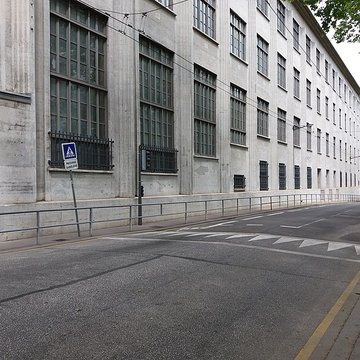 Ancienne école de tissage, actuellement lycée technique denseignement