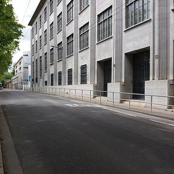 Ancienne école de tissage, actuellement lycée technique denseignement
