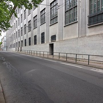 Ancienne école de tissage, actuellement lycée technique denseignement