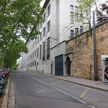 Ancienne école de tissage, actuellement lycée technique denseignement