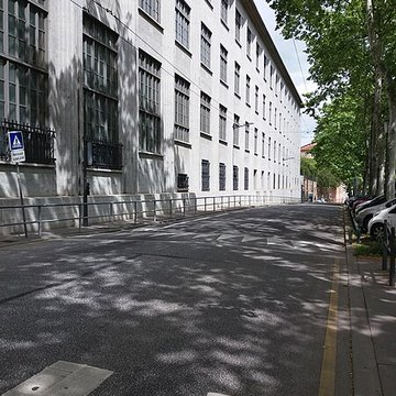 Ancienne école de tissage, actuellement lycée technique denseignement