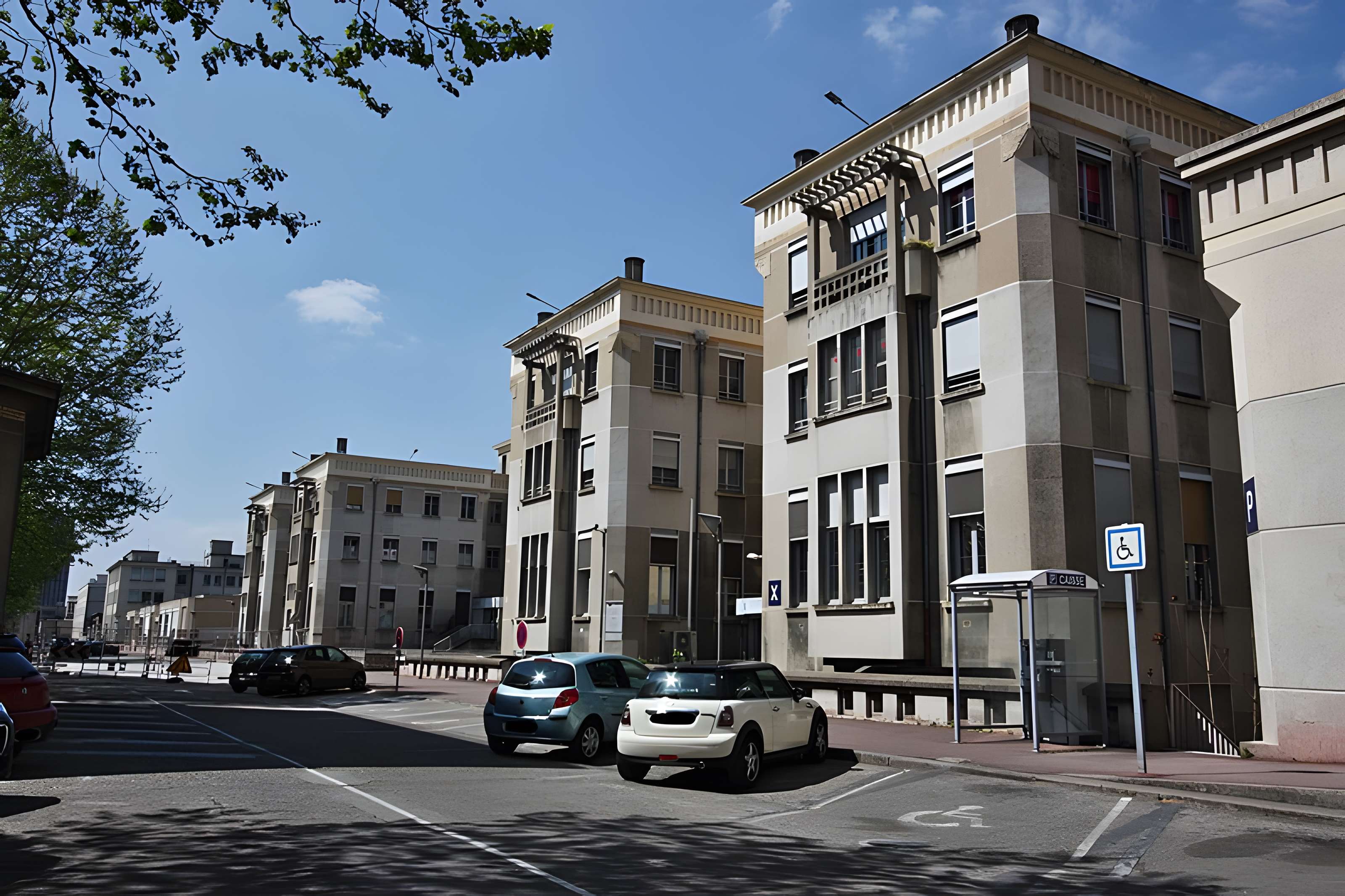 Hôpital Edouard Herriot ou hôpital de Grange-Blanche