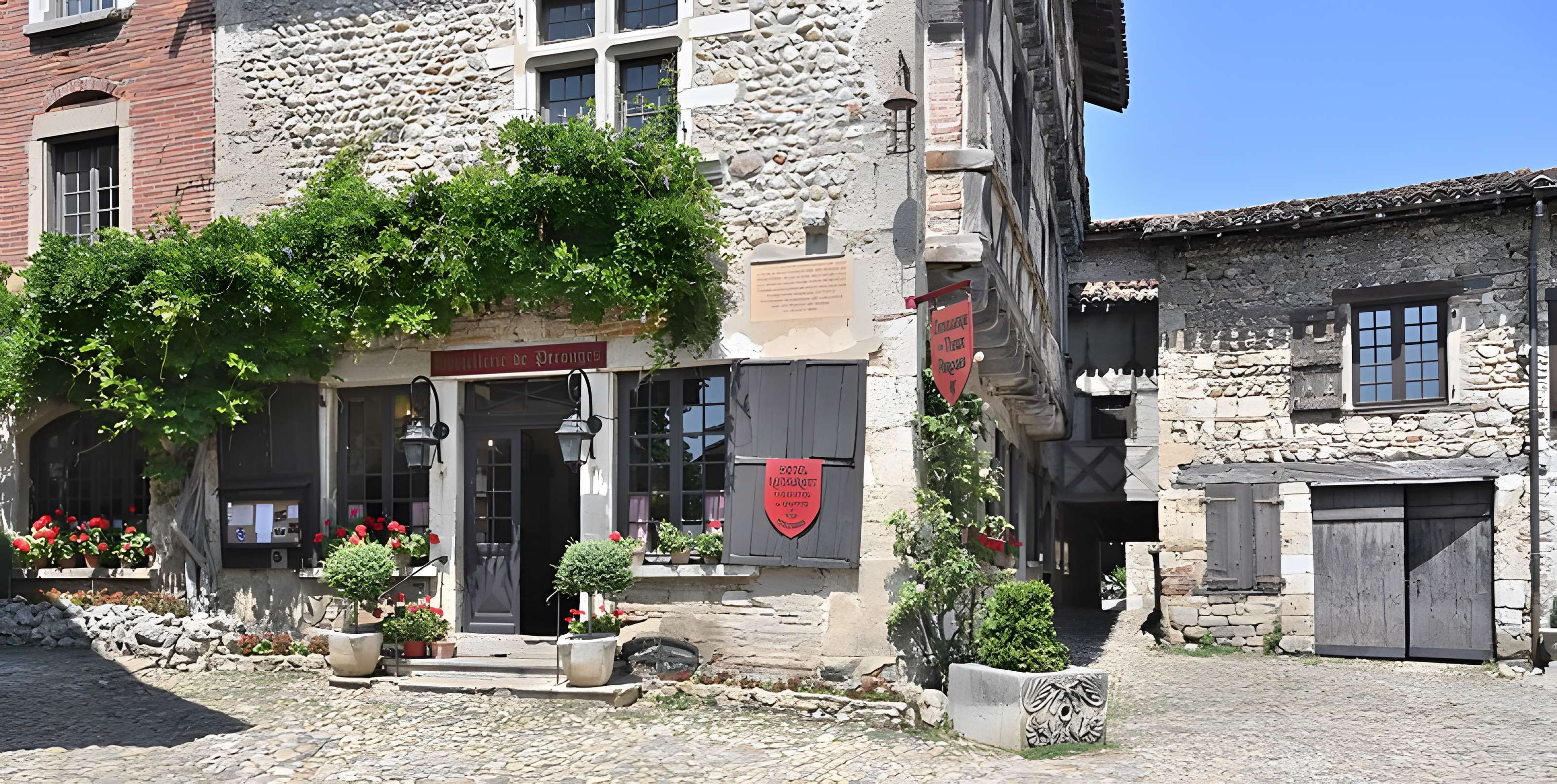 Hostellerie du Vieux Pérouges