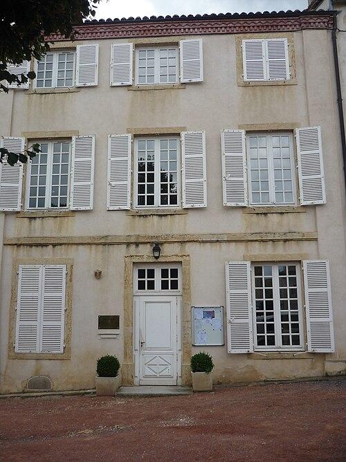 Photo de Ancienne maison de chanoinesse du prieuré (actuelle mairie)