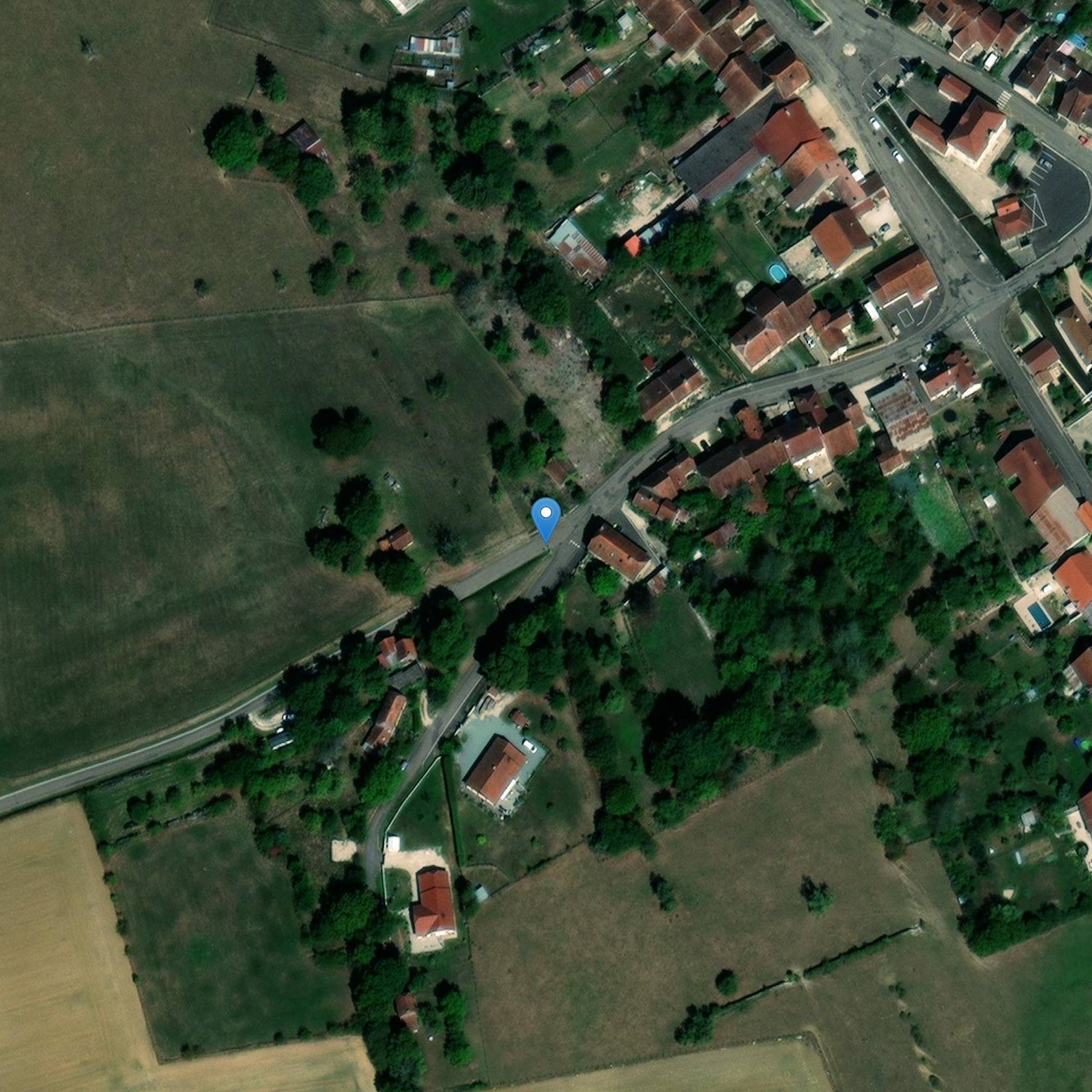 Photo de Calvario all'incrocio di Vauconcourt Road e Grandecourt