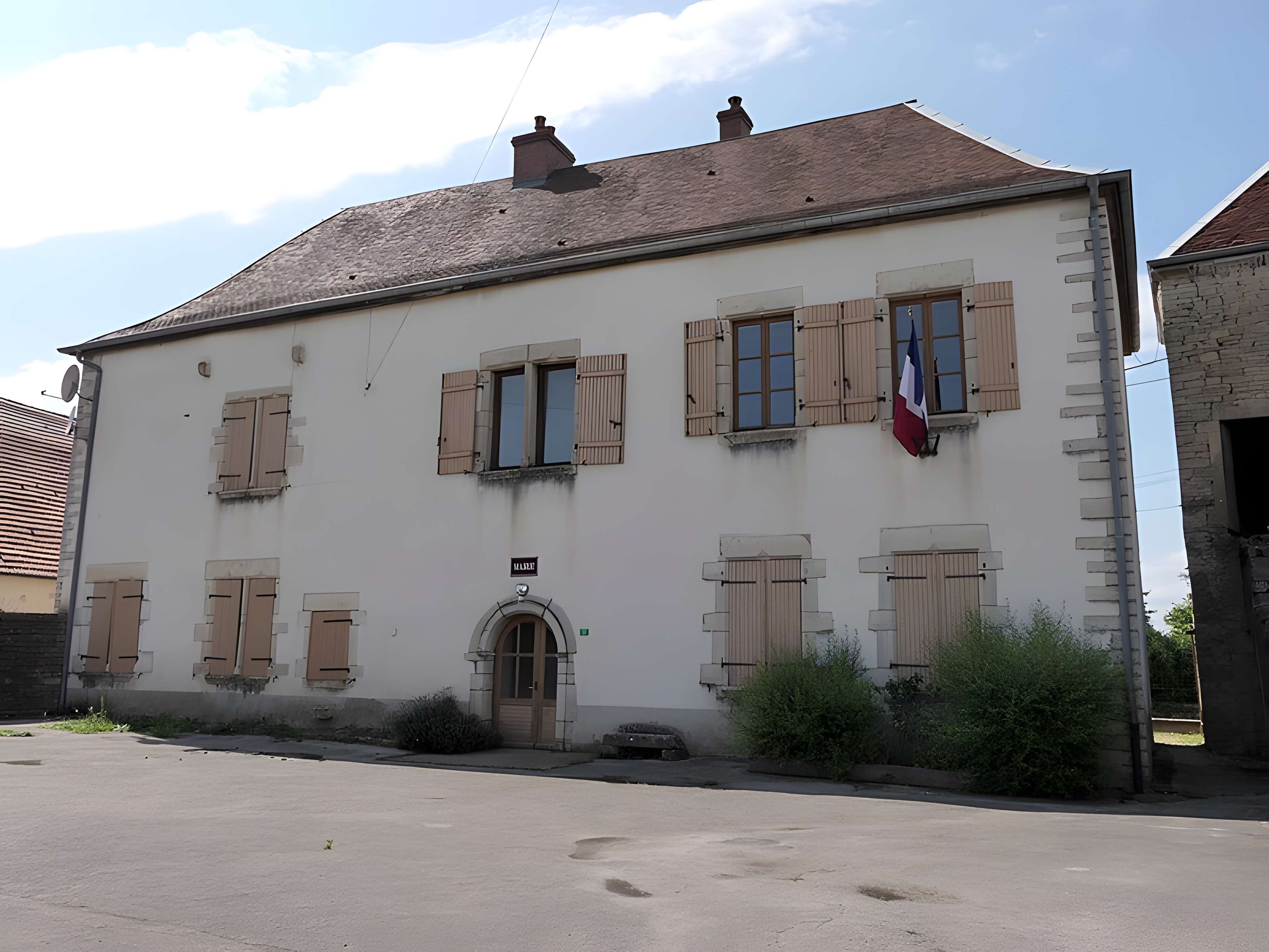 Ancienne maison forte, actuelle mairie