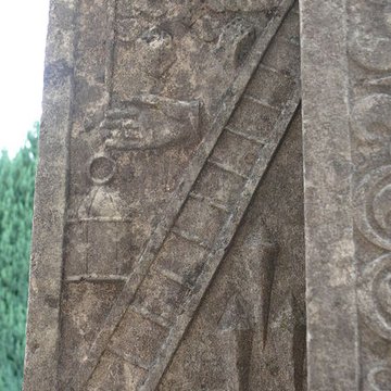 Croix de chemin en pierre datée de 1622