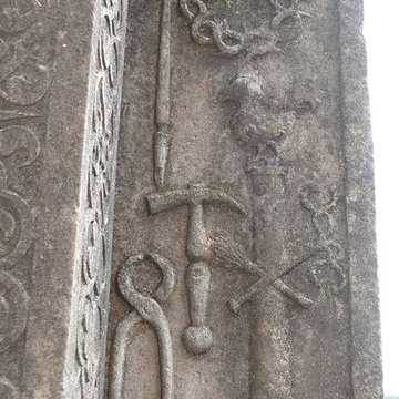 Croix de chemin en pierre datée de 1622