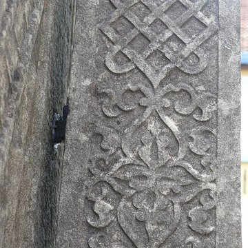 Croix de chemin en pierre datée de 1622