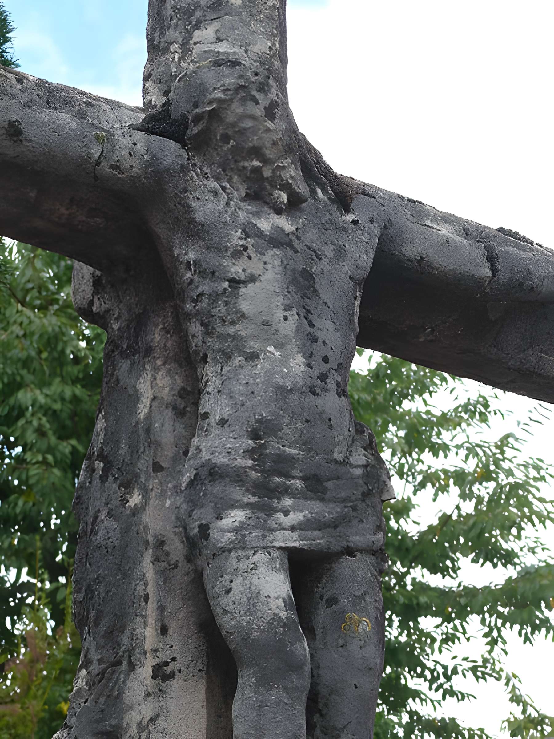 Croix de chemin en pierre datée de 1622