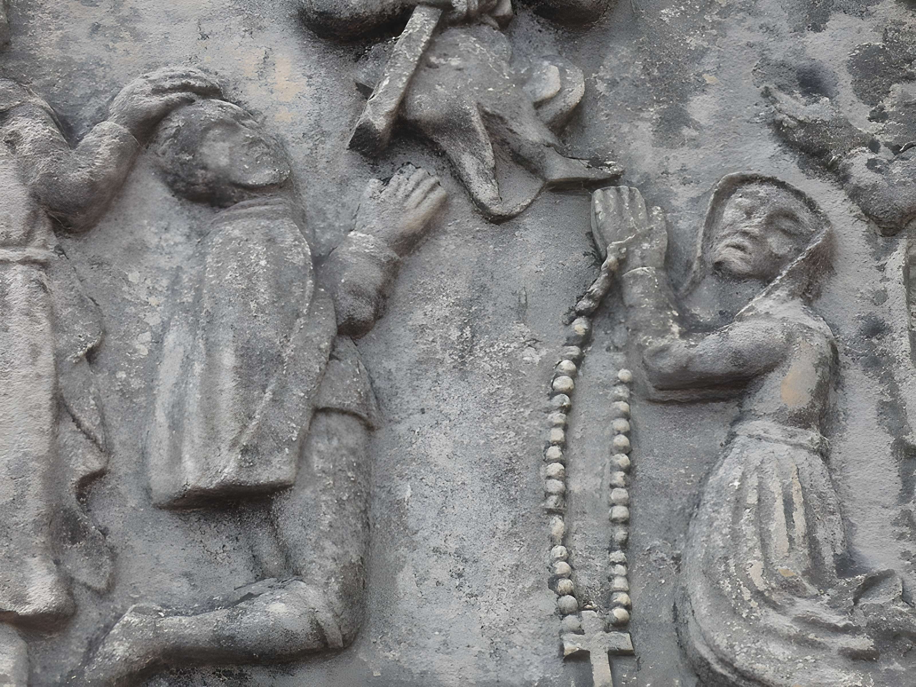 Croix de chemin en pierre datée de 1622