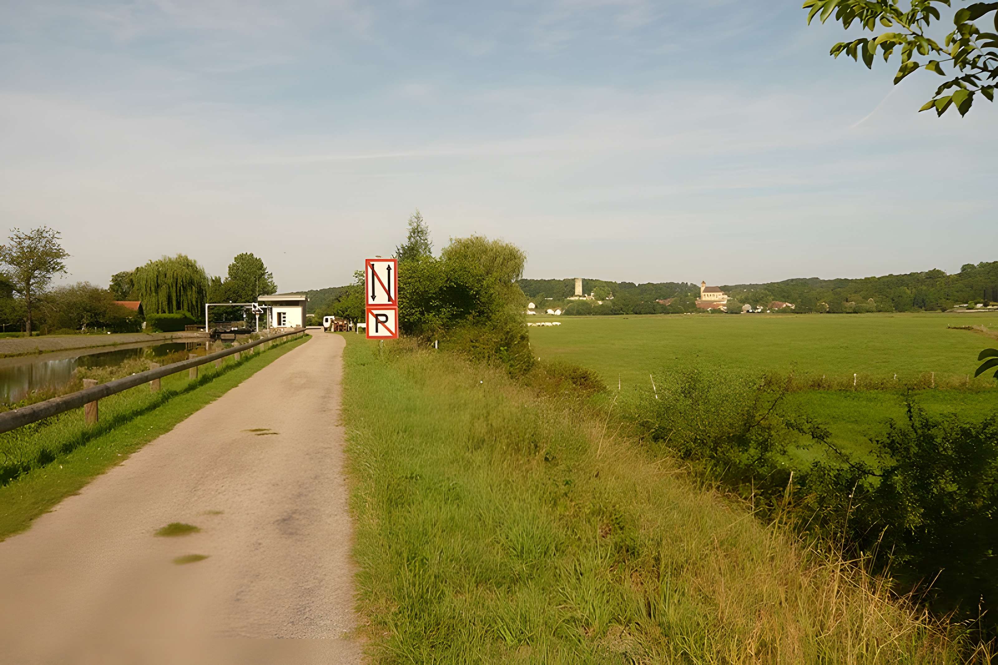 Canal souterrain de Saint-Albin (également sur commune d'Ovanches)