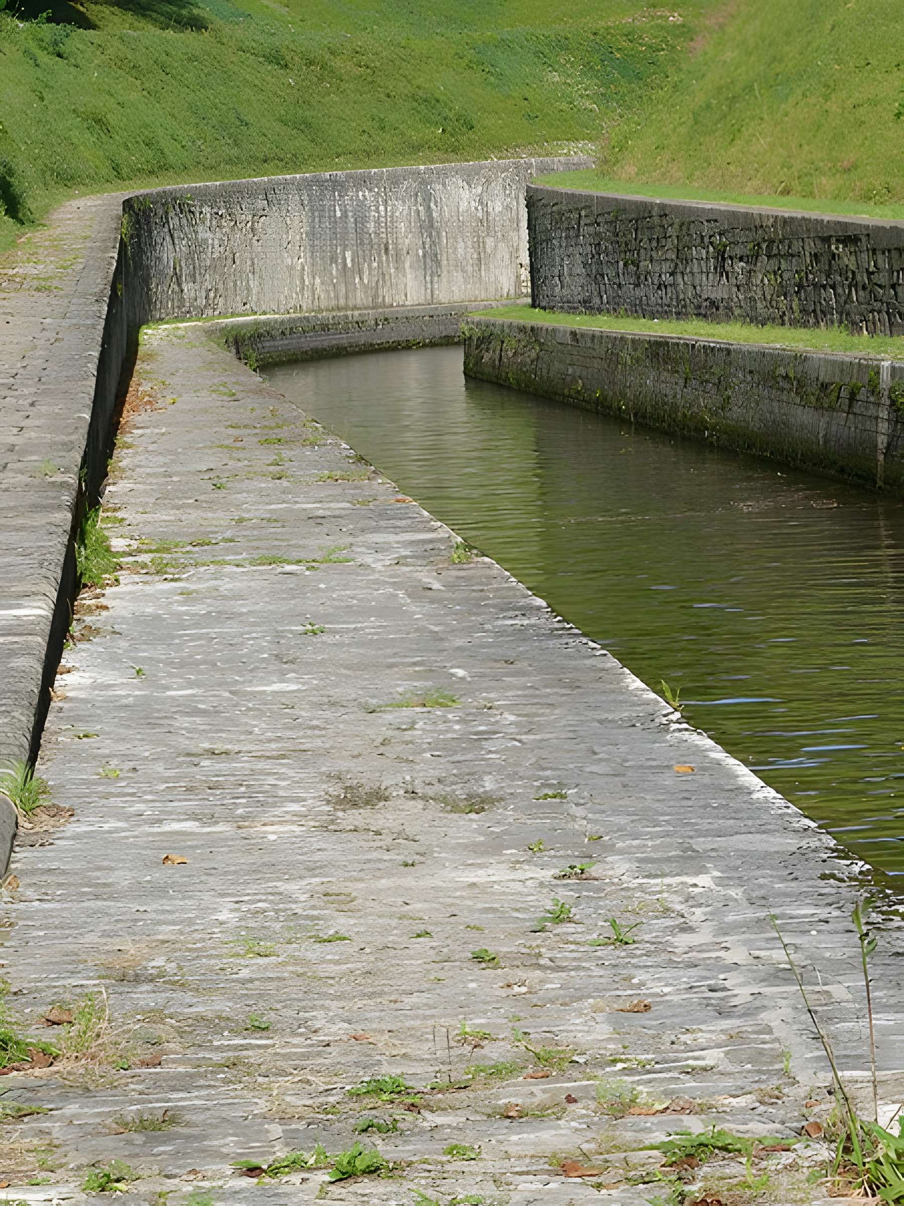 Canal souterrain de Saint-Albin (également sur commune d'Ovanches)