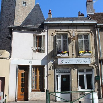 Maison Chareyre contiguë à la tour de Marchaux