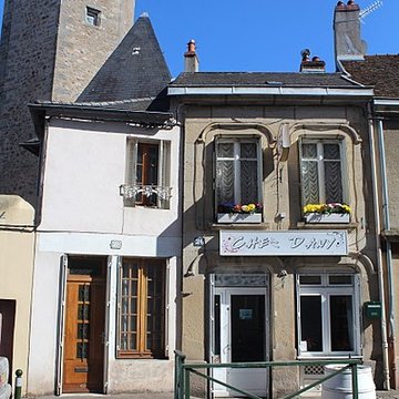 Maison Chareyre contiguë à la tour de Marchaux