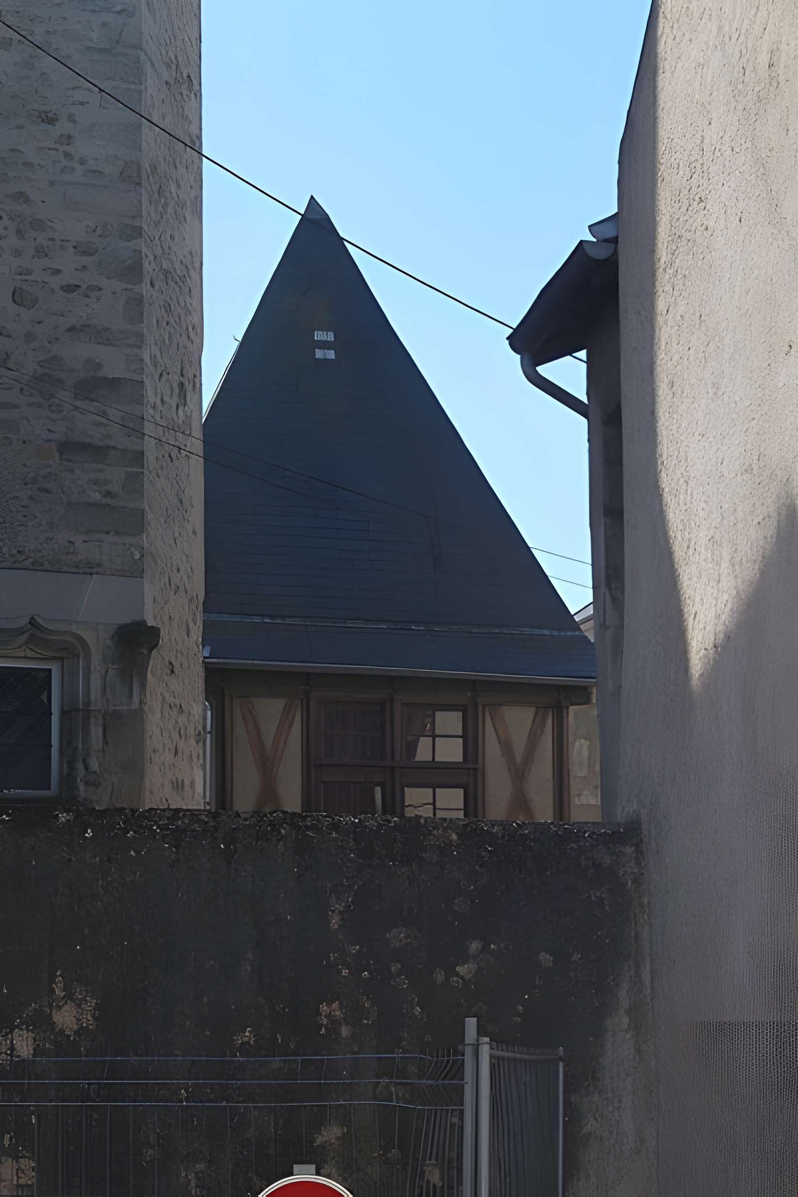 Maison Chareyre contiguë à la tour de Marchaux