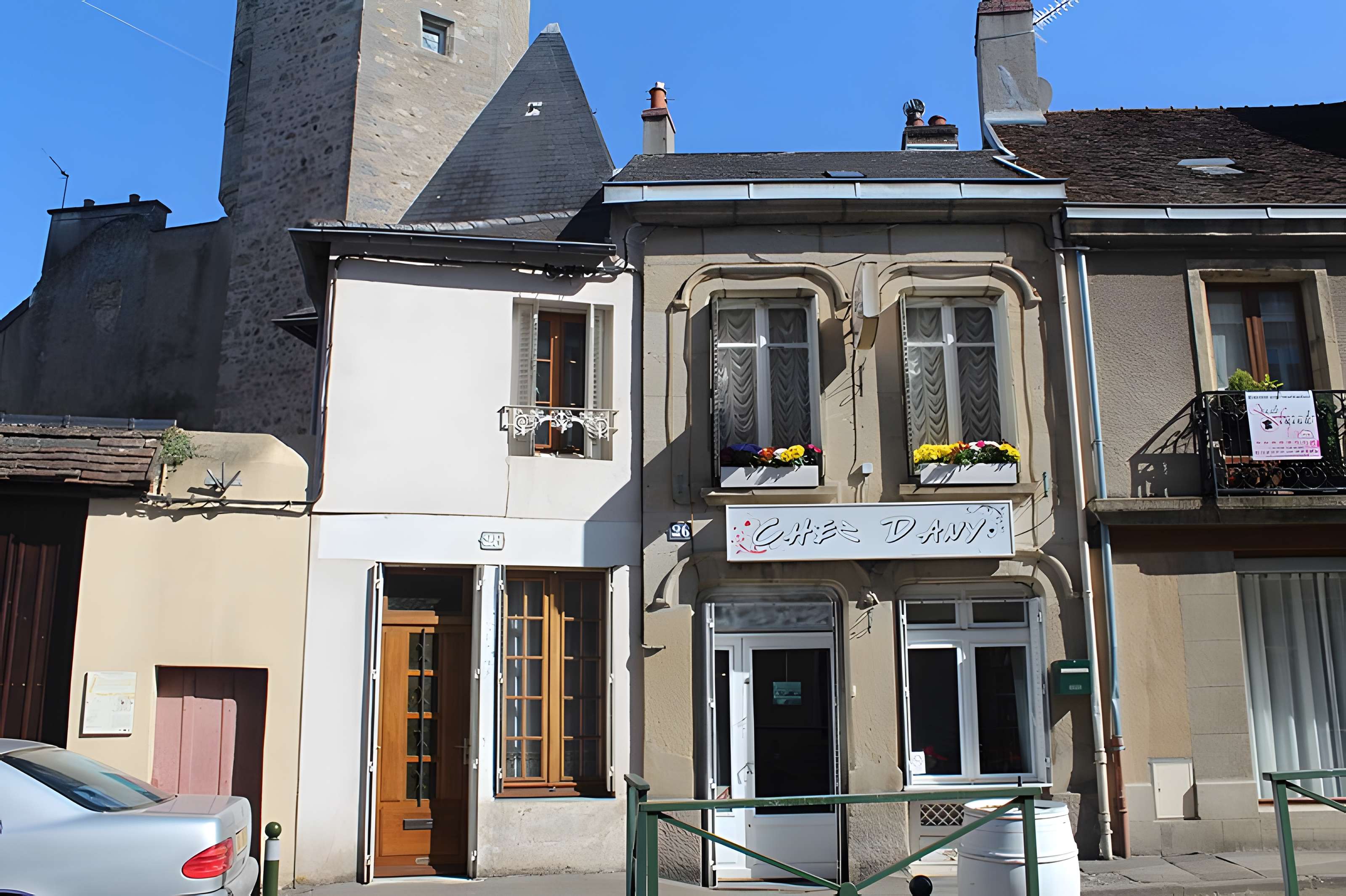 Maison Chareyre contiguë à la tour de Marchaux