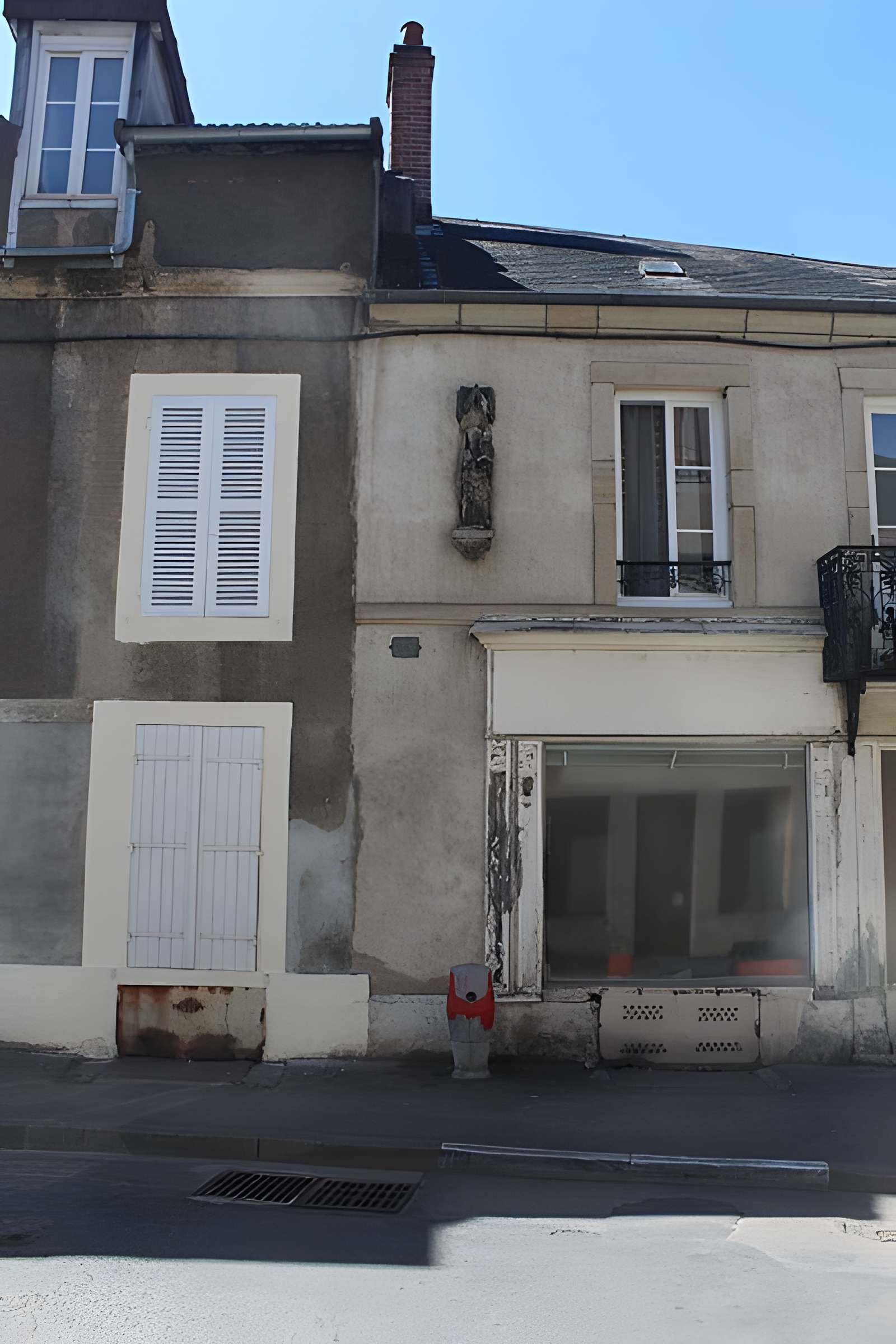 Statue de la Vierge à l'enfant