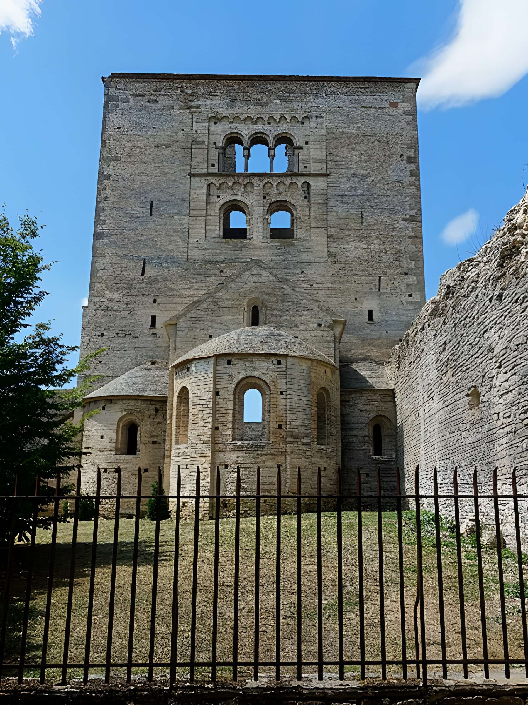 Eglise Saint-Hippolyte (ruines)