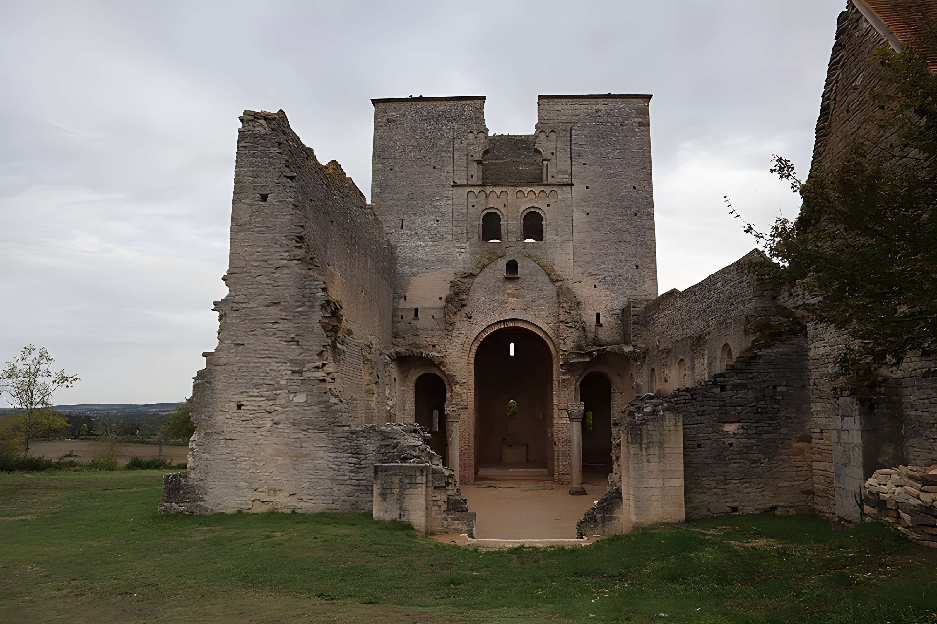 Eglise Saint-Hippolyte (ruines)