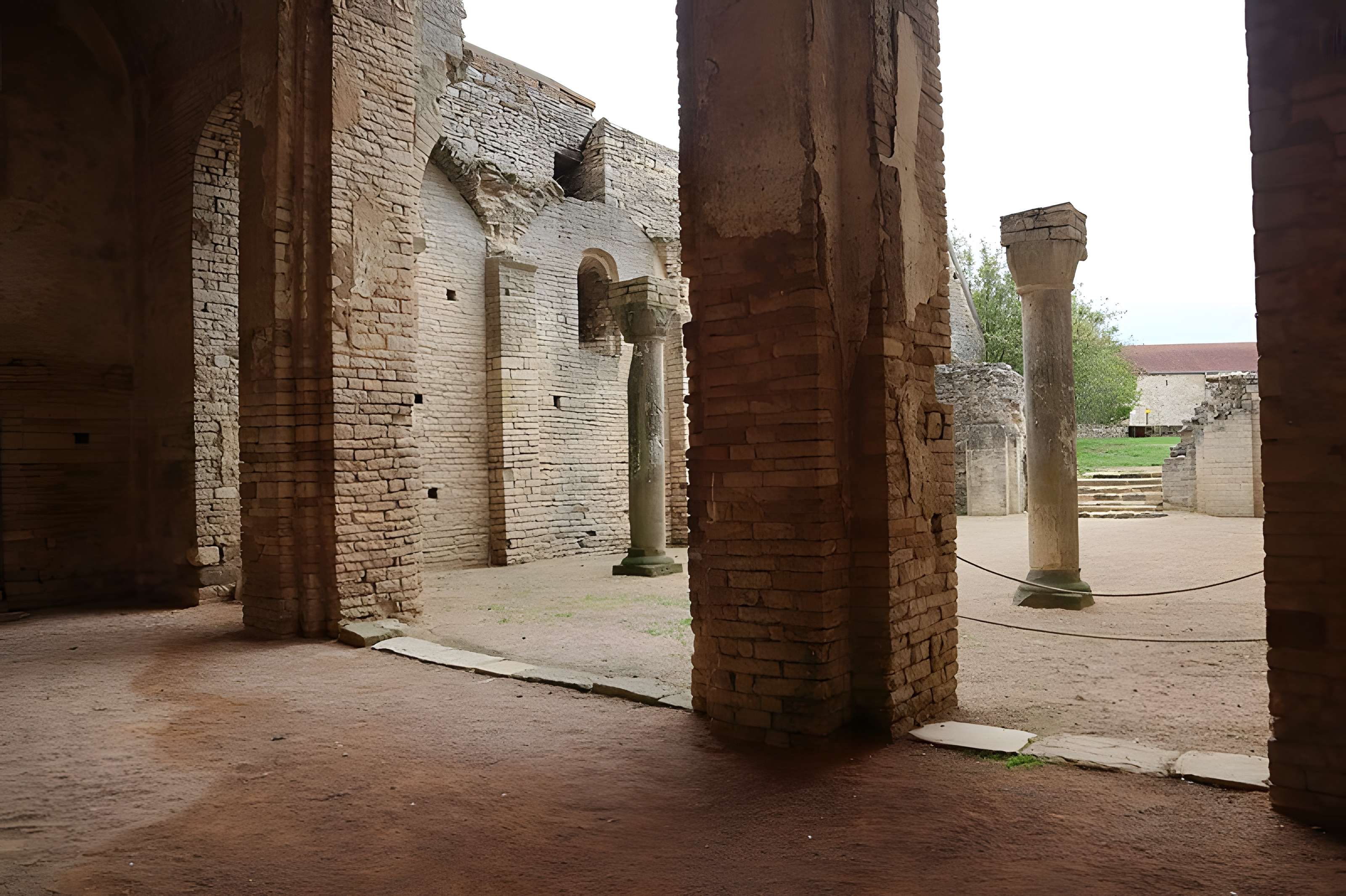 Eglise Saint-Hippolyte (ruines)