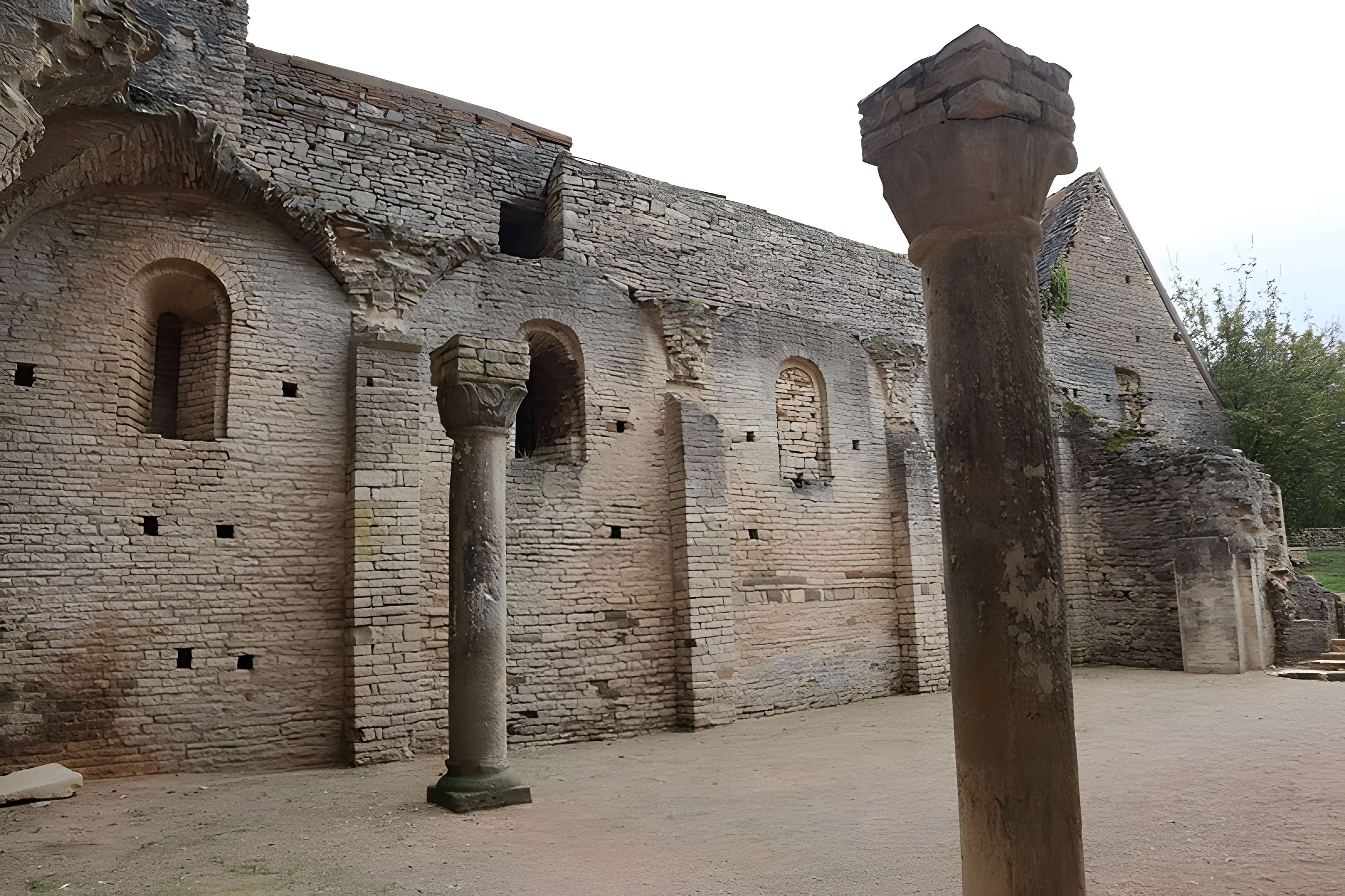 Eglise Saint-Hippolyte (ruines)