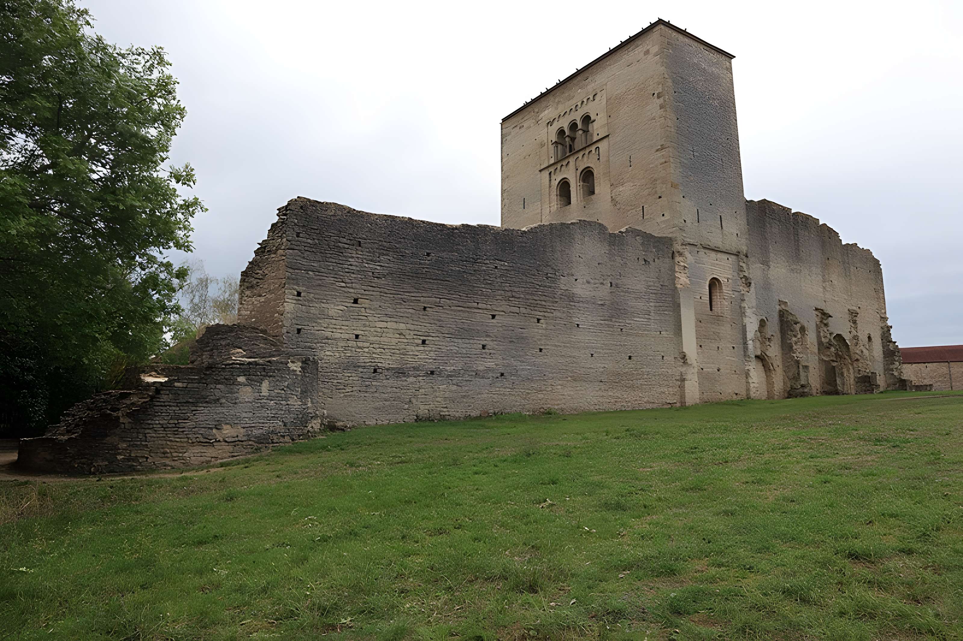 Eglise Saint-Hippolyte (ruines)