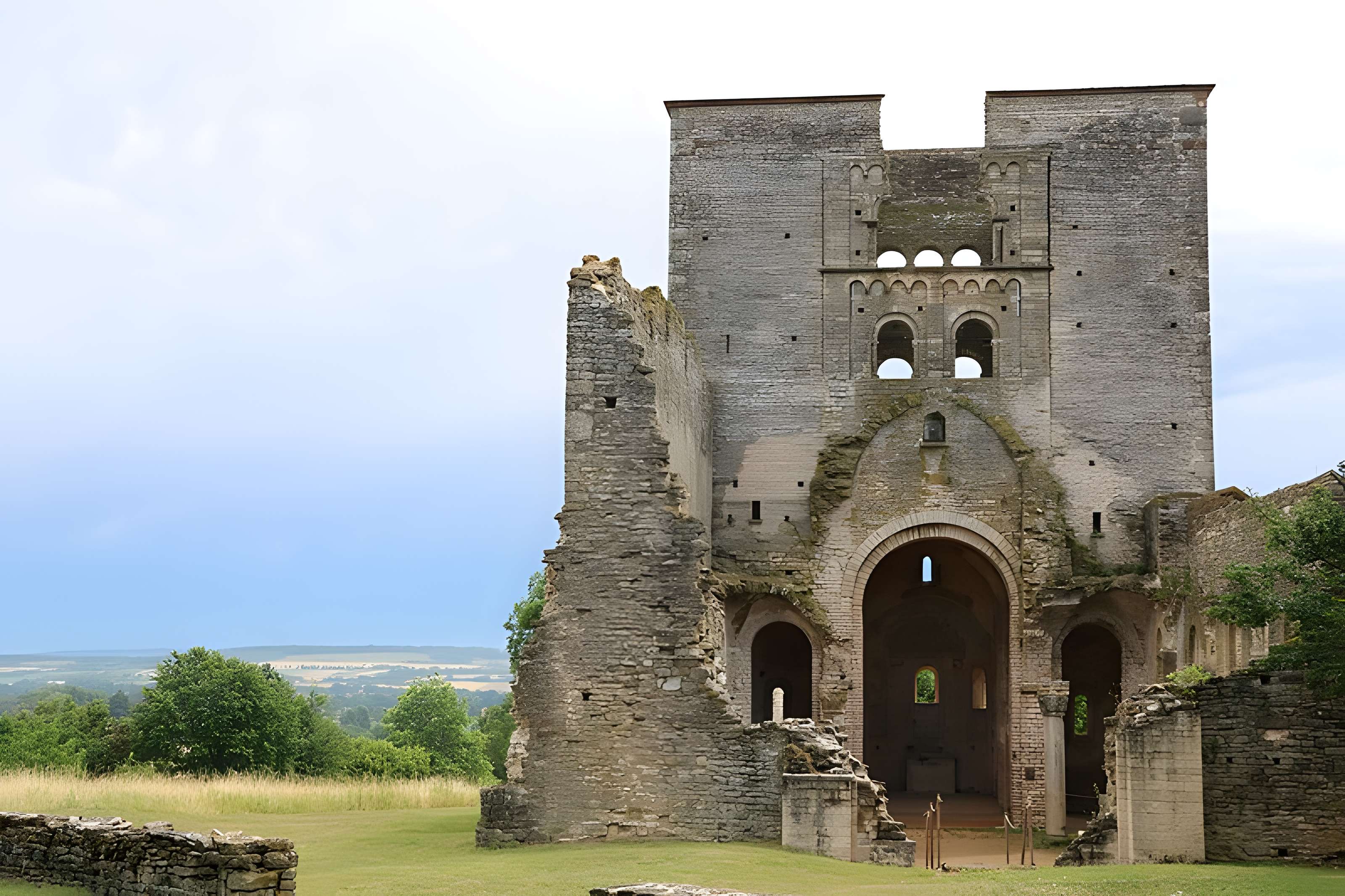 Eglise Saint-Hippolyte (ruines)