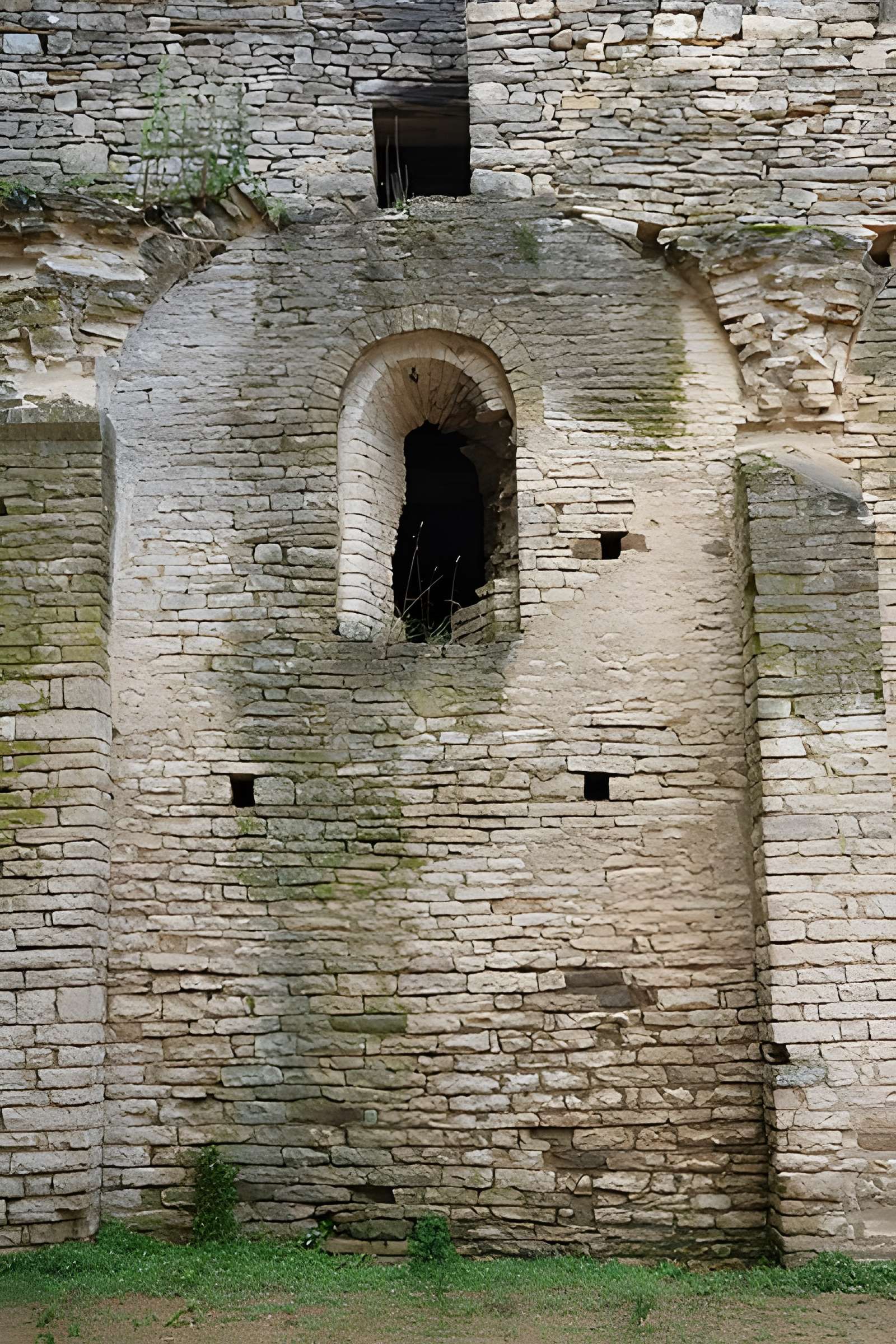 Eglise Saint-Hippolyte (ruines)