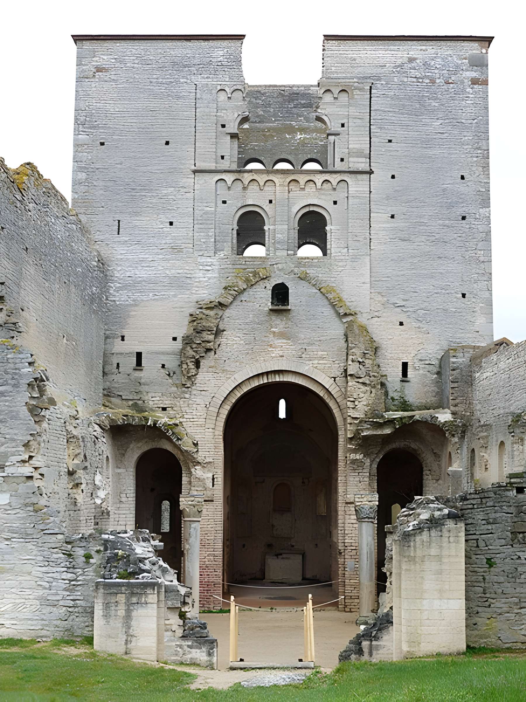 Eglise Saint-Hippolyte (ruines)