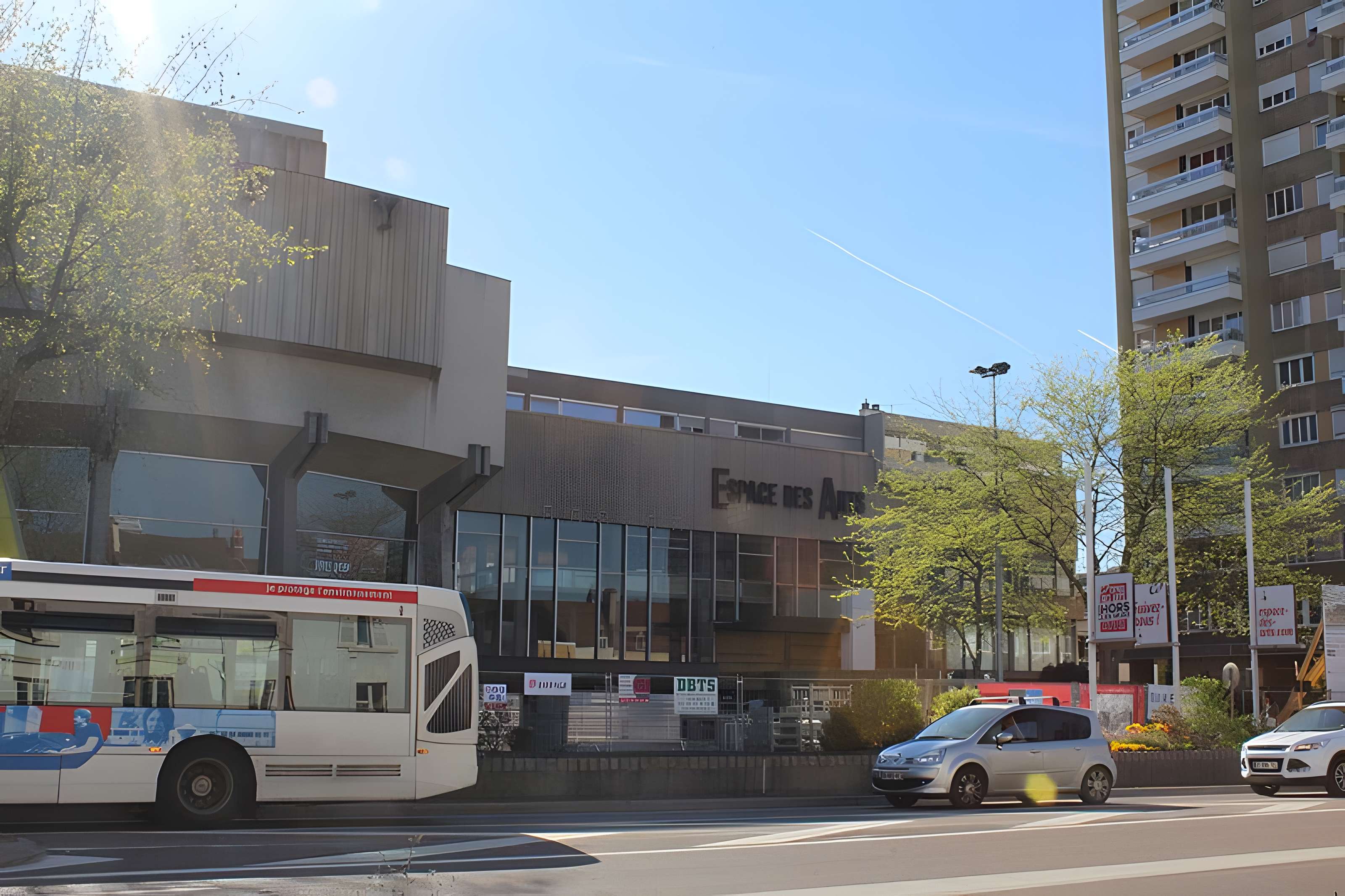 Espace des Arts et Maison des Sports, anciennement  Maison de la Culture et des Sports