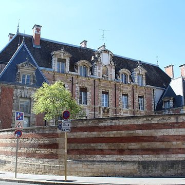 Sous-préfecture ancien hôtel Lantin de Montcoy