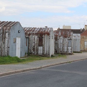 Pavillons Fillod ou préfabriqués de type parois inclinées