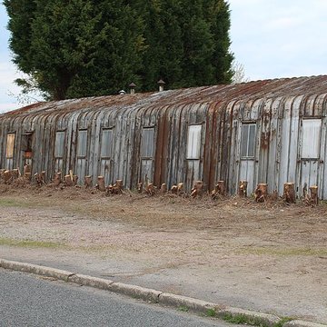 Pavillons Fillod ou préfabriqués de type parois inclinées