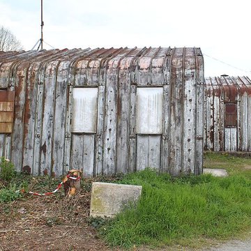 Pavillons Fillod ou préfabriqués de type parois inclinées