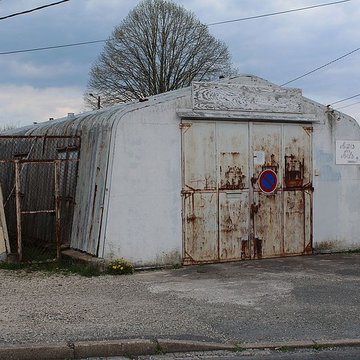 Pavillons Fillod ou préfabriqués de type parois inclinées