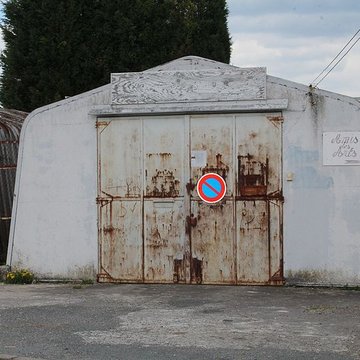 Pavillons Fillod ou préfabriqués de type parois inclinées