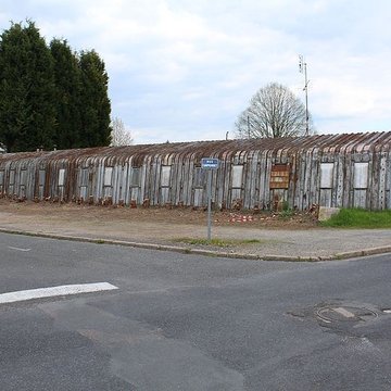 Pavillons Fillod ou préfabriqués de type parois inclinées