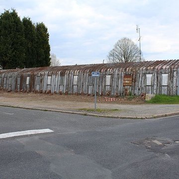 Pavillons Fillod ou préfabriqués de type parois inclinées