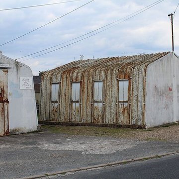 Pavillons Fillod ou préfabriqués de type parois inclinées